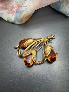 Vintage Floral Drop Brooch with Amber Teardrop Stones #256UB